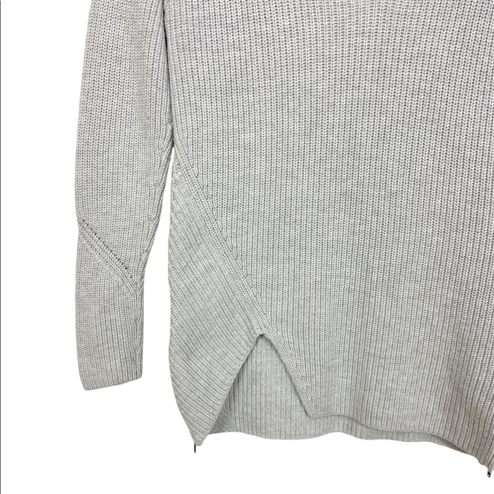 CABI Deep V-Neck Sweater Gray #3531 Size Small Pullover Ribbed Side-Zipper Hem - Picture 5 of 7